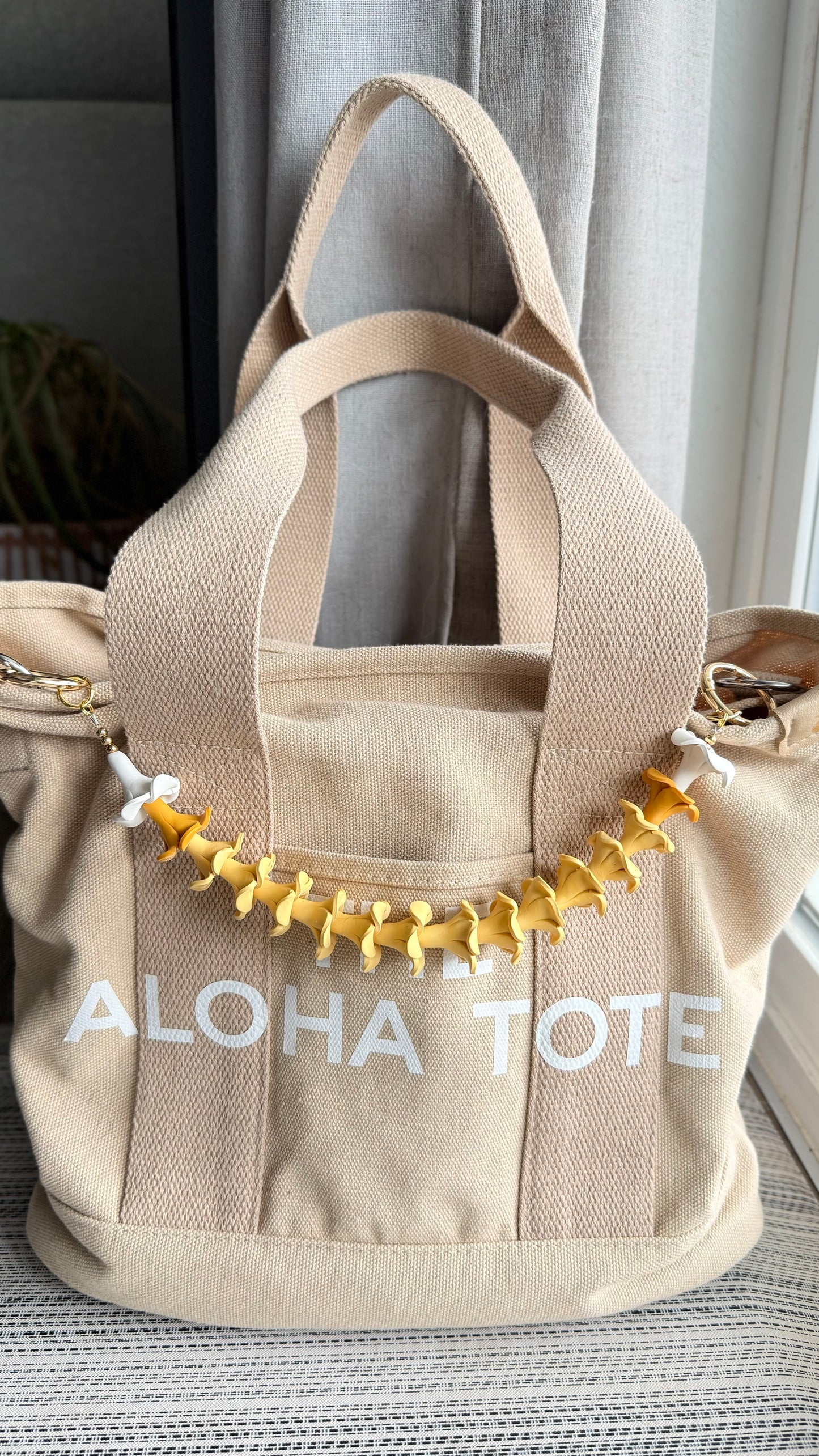 Lei Drape